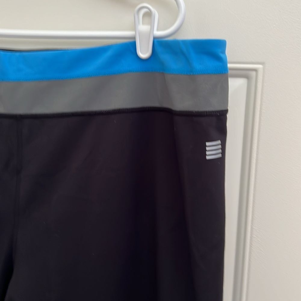 Lands End Women’s Black Flared Leg Yoga Pants.  2X - Picture 2 of 4